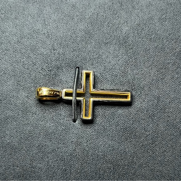 DAVID YURMAN Forged Carbon Cross Pendant - Picture 5 of 15